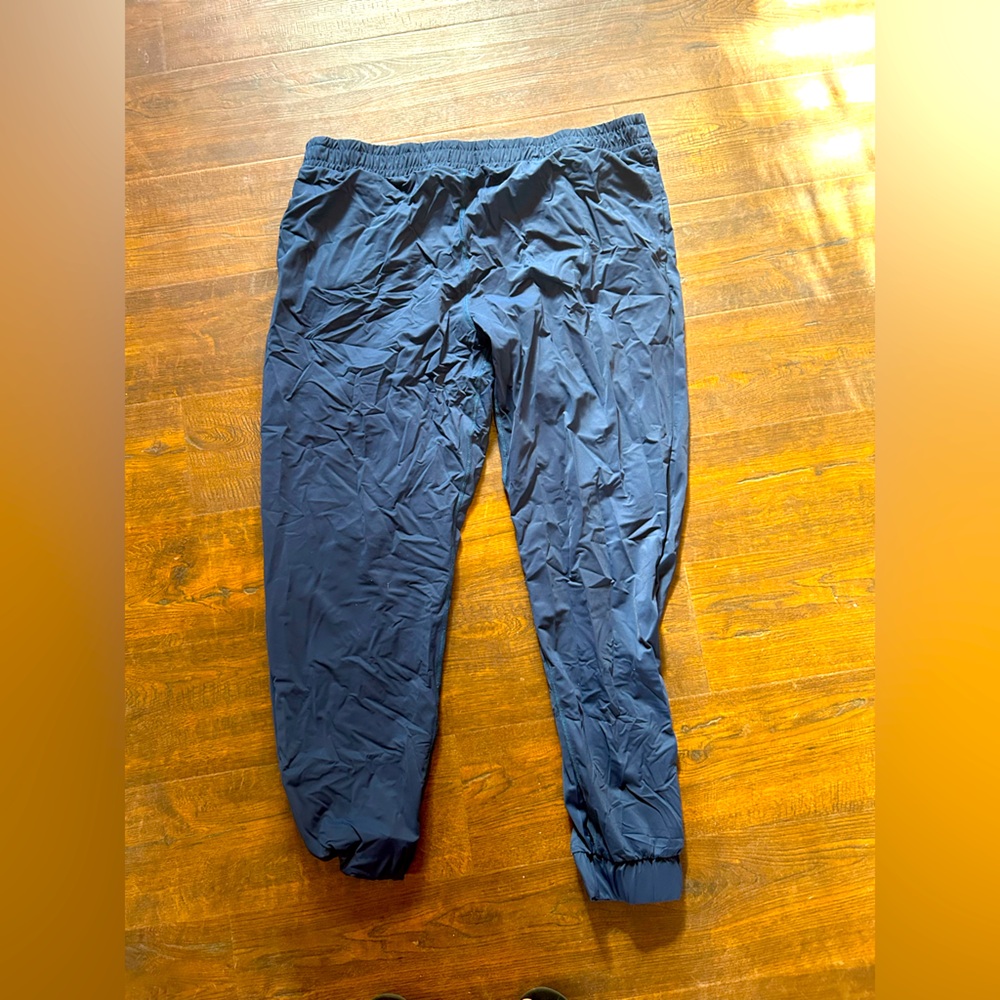 Zyia navy nylon spandex joggers!